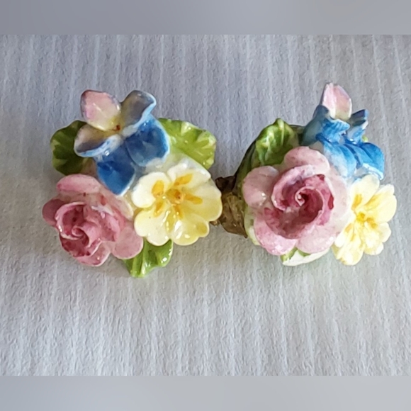 VINTAGE ENGLAND PORCELAIN FLORAL BOUQUET EARRINGS - Picture 2 of 4